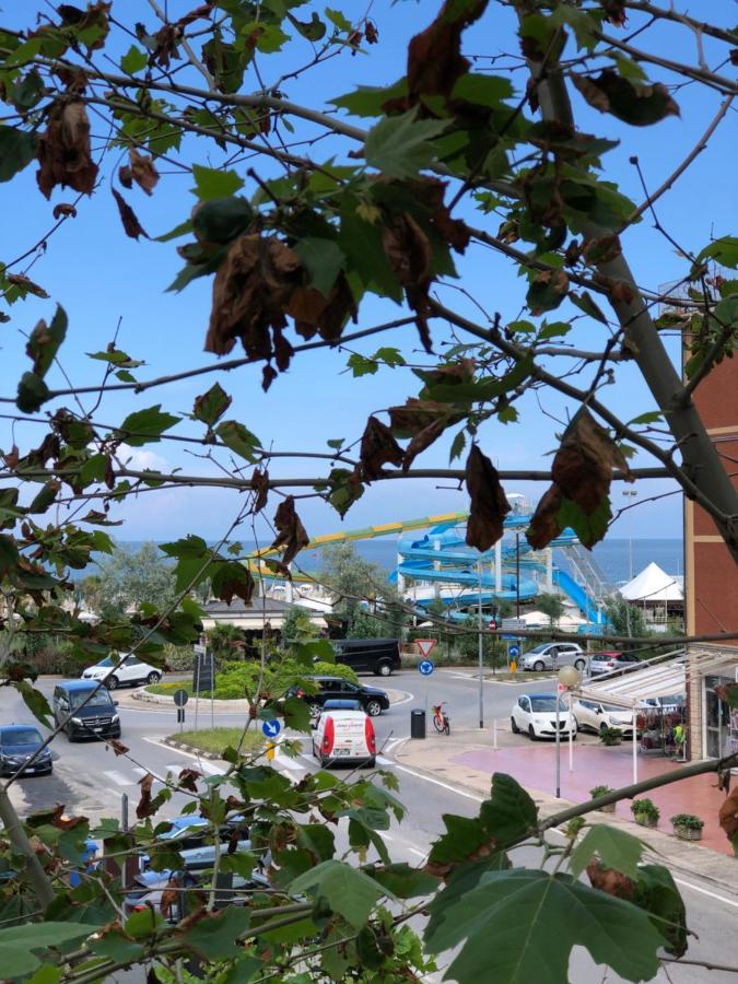 Hotel Criss Rimini Eksteriør bilde